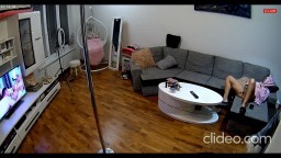 Reallifecam - Linda watch porn and rubs her wet pussy on sofa 25.01.2021