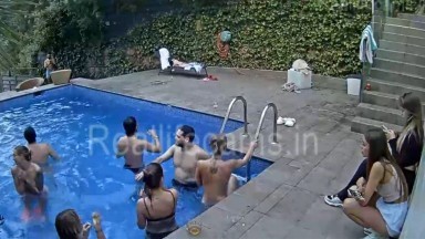 Reallifecam - Amalia Mati have Pool Party With Friends dane and Fun 16.07.2024
